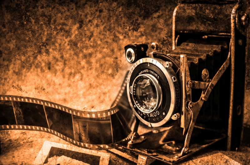 photographe-UTELLE-min_light-wood-night-camera-photography-vintage-1245236-pxhere.com